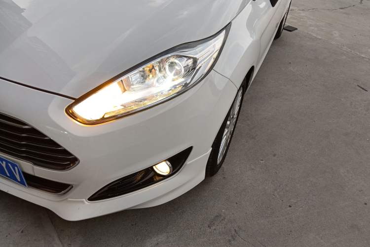 Used Ford Fiesta 2014 Hatchback 1.0 GTDi Automatic Dynamic Model Left Front Headlight