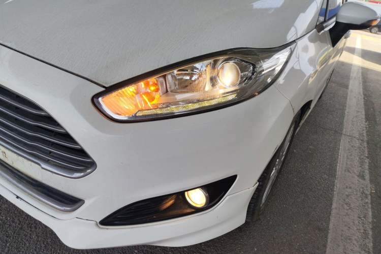 Used Ford Fiesta 2014 Hatchback 1.0 GTDi Automatic Dynamic Model Left Front Headlight