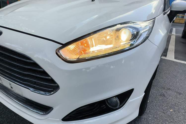 Used Ford Fiesta 2014 Hatchback 1.0 GTDi Automatic Dynamic Model Left Front Headlight