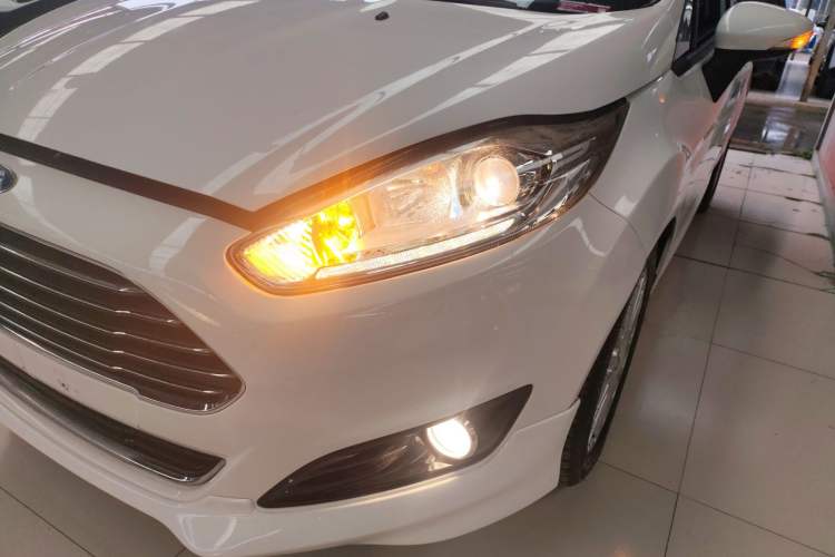 Used Ford Fiesta 2014 Hatchback 1.0 GTDi Automatic Dynamic Model Left Front Headlight