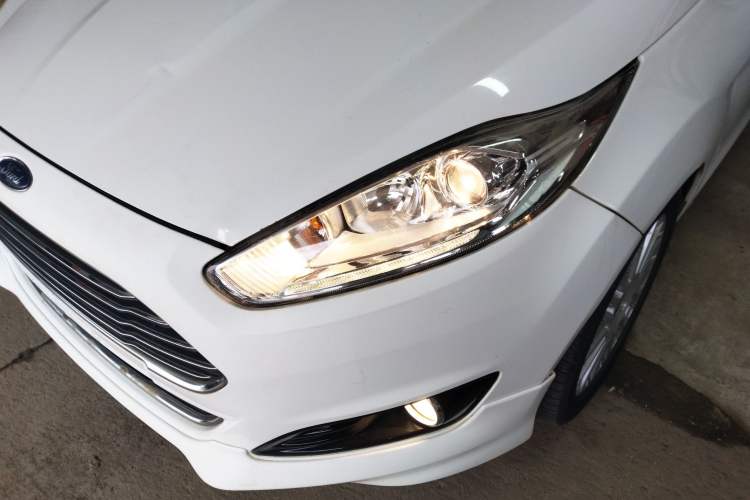 Used Ford Fiesta 2014 Hatchback 1.0 GTDi Automatic Dynamic Model Left Front Headlight