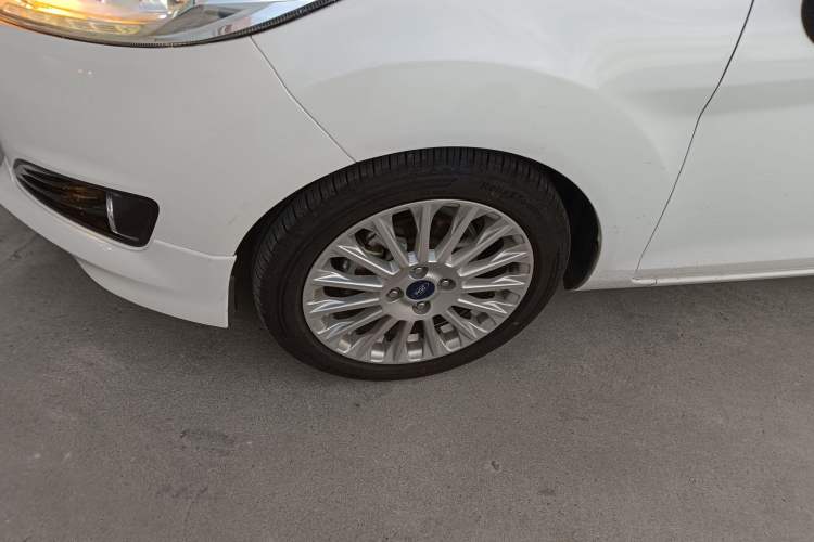 Used Ford Fiesta 2014 Hatchback 1.0 GTDi Automatic Dynamic Model Left Front Wheel Hub