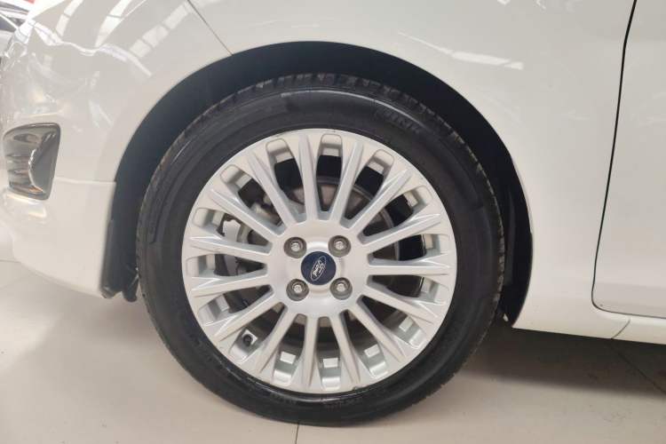 Used Ford Fiesta 2014 Hatchback 1.0 GTDi Automatic Dynamic Model Left Front Wheel Hub