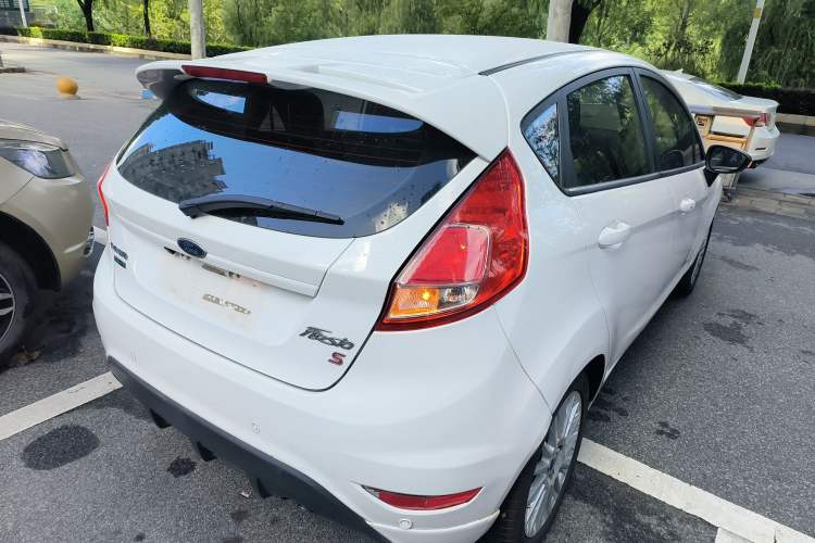 Used Ford Fiesta 2014 Hatchback 1.0 GTDi Automatic Dynamic Model Rear Right 45 Deg