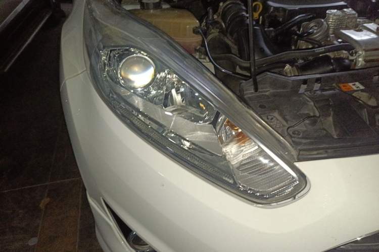 Used Ford Fiesta 2014 Hatchback 1.0 GTDi Automatic Dynamic Model Right Front Headlight