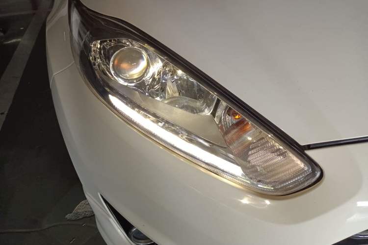 Used Ford Fiesta 2014 Hatchback 1.0 GTDi Automatic Dynamic Model Right Front Headlight