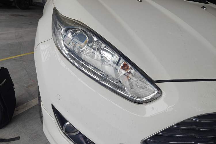 Used Ford Fiesta 2014 Hatchback 1.0 GTDi Automatic Dynamic Model Right Front Headlight