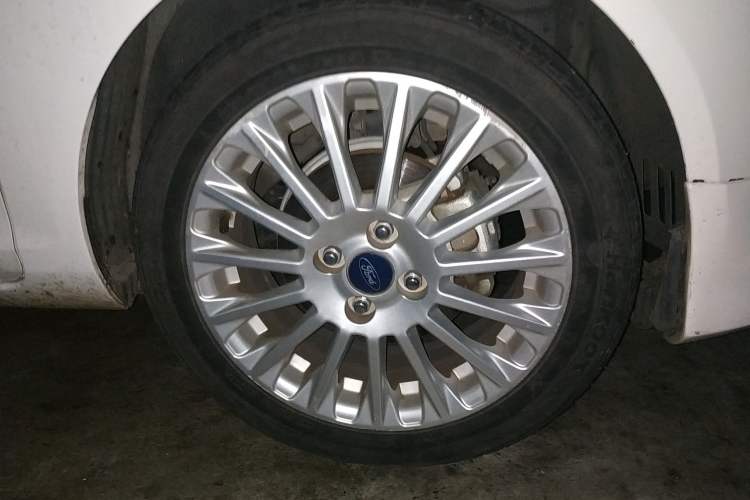 Used Ford Fiesta 2014 Hatchback 1.0 GTDi Automatic Dynamic Model Right Front Wheel Hub