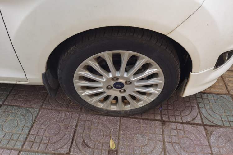 Used Ford Fiesta 2014 Hatchback 1.0 GTDi Automatic Dynamic Model Right Front Wheel Hub