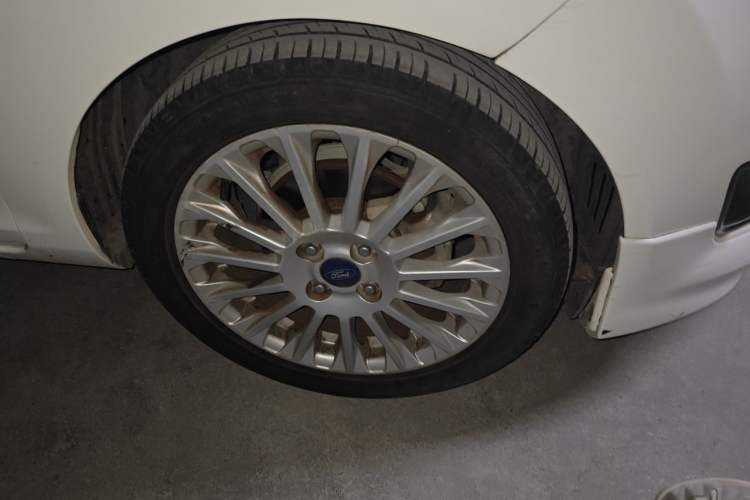 Used Ford Fiesta 2014 Hatchback 1.0 GTDi Automatic Dynamic Model Right Front Wheel Hub