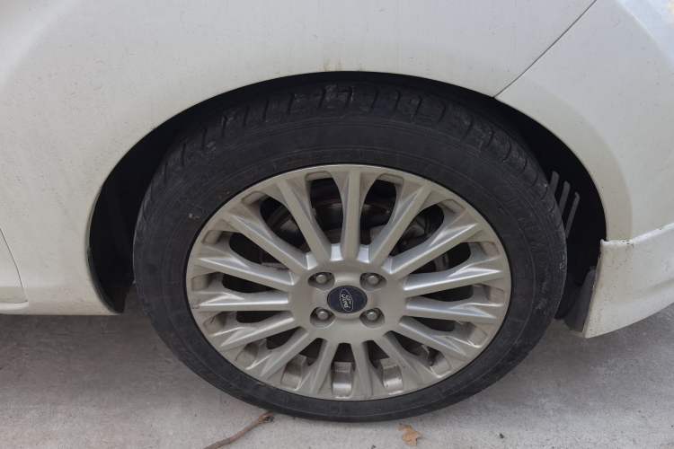 Used Ford Fiesta 2014 Hatchback 1.0 GTDi Automatic Dynamic Model Right Front Wheel Hub