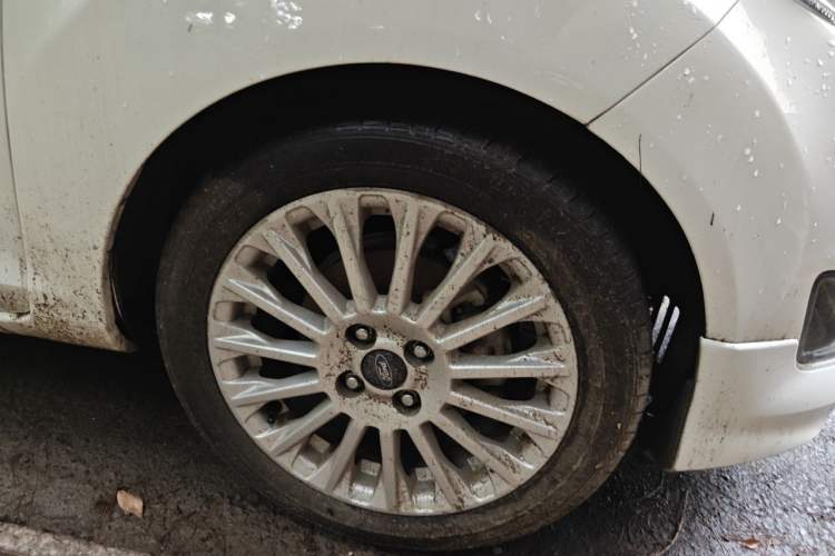 Used Ford Fiesta 2014 Hatchback 1.0 GTDi Automatic Dynamic Model Right Front Wheel Hub