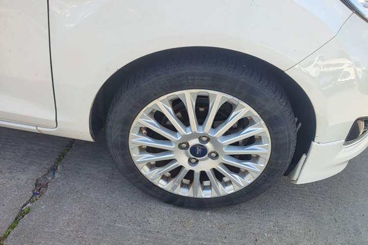 Used Ford Fiesta 2014 Hatchback 1.0 GTDi Automatic Dynamic Model Right Front Wheel Hub