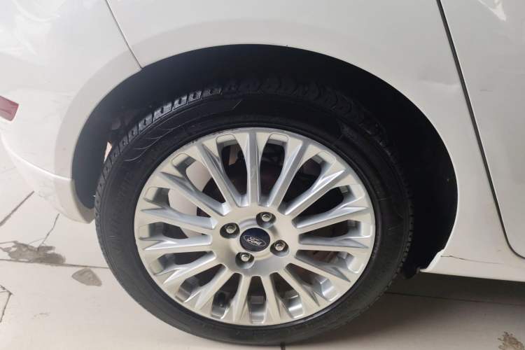 Used Ford Fiesta 2014 Hatchback 1.0 GTDi Automatic Dynamic Model Right Rear Wheel Hub