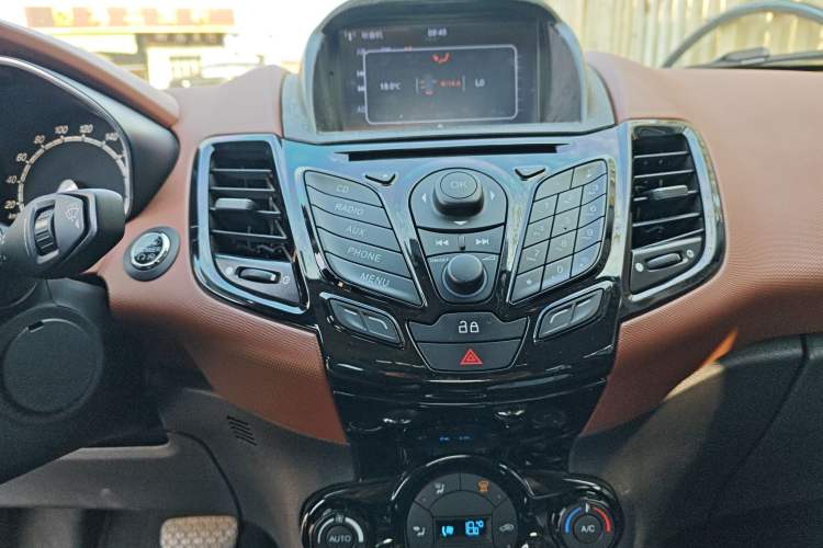 Used Ford Fiesta 2014 Hatchback 1.0 GTDi Automatic Dynamic Model Audio And AC Panel