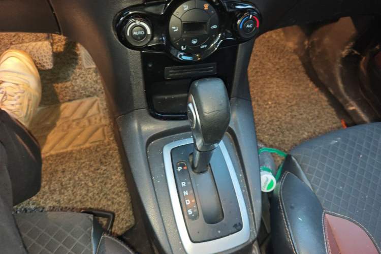 Used Ford Fiesta 2014 Hatchback 1.0 GTDi Automatic Dynamic Model Gear Lever