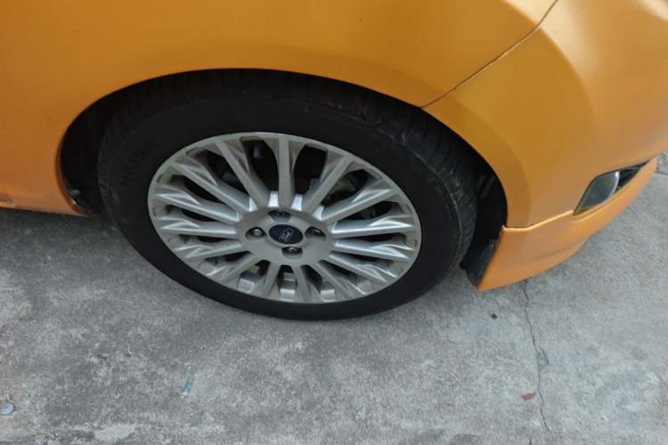 Used Ford Fiesta 2014 Hatchback 1.0 GTDi Automatic Dynamic Model Right Front Wheel Hub