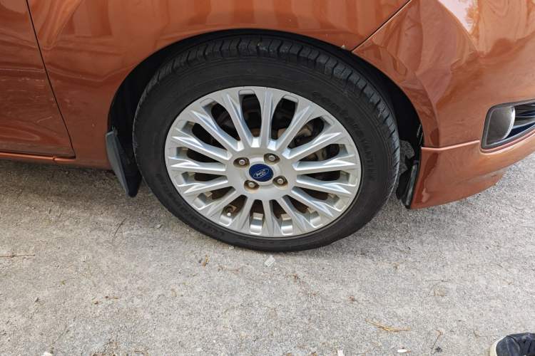 Used Ford Fiesta 2014 Hatchback 1.0 GTDi Automatic Dynamic Model Right Front Wheel Hub