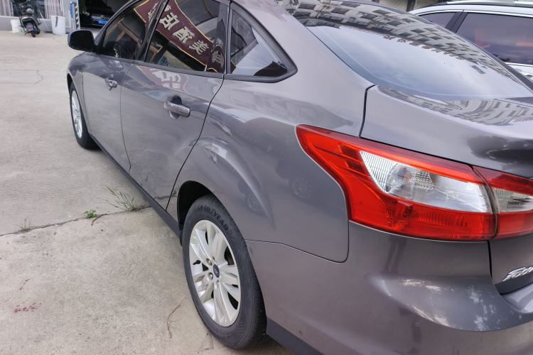 Used Ford Focus 2012 Sedan 1.6L Automatic Comfort Model Exterior 5