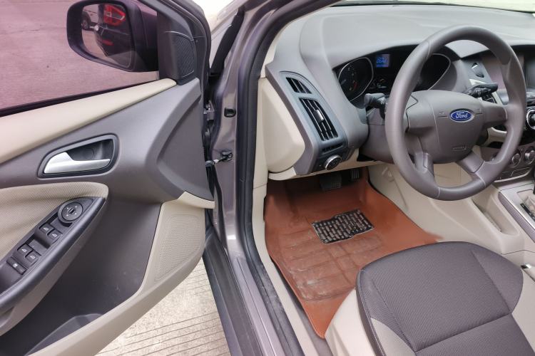 Used Ford Focus 2012 Sedan 1.6L Automatic Comfort Model Interior 2