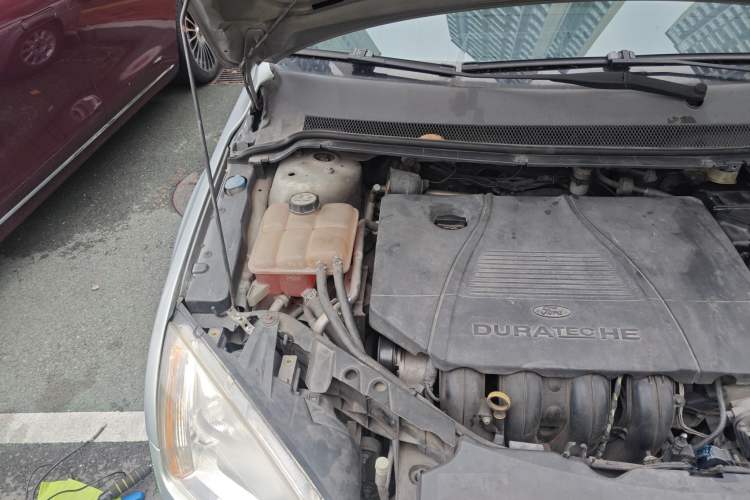 Used Ford Focus 2005 Sedan 1.8L Manual Classic Model Engine Bay Right