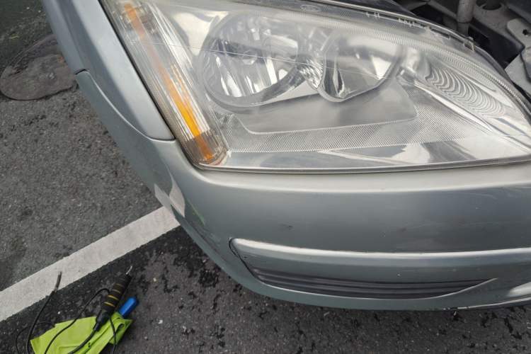 Used Ford Focus 2005 Sedan 1.8L Manual Classic Model Right Front Headlight