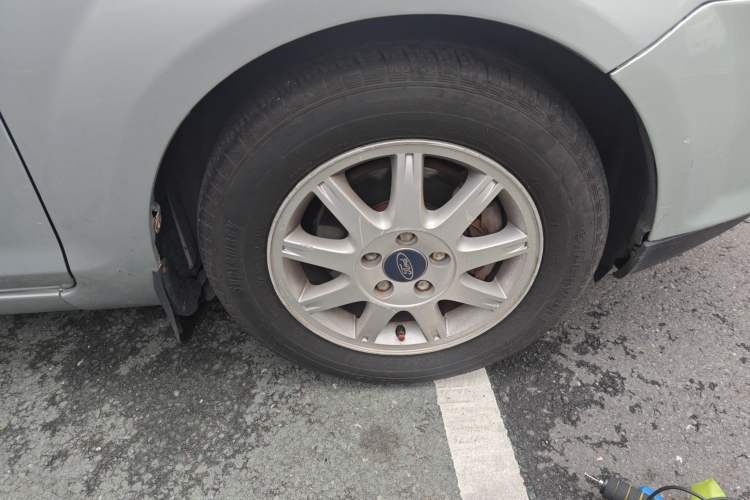 Used Ford Focus 2005 Sedan 1.8L Manual Classic Model Right Front Wheel Hub
