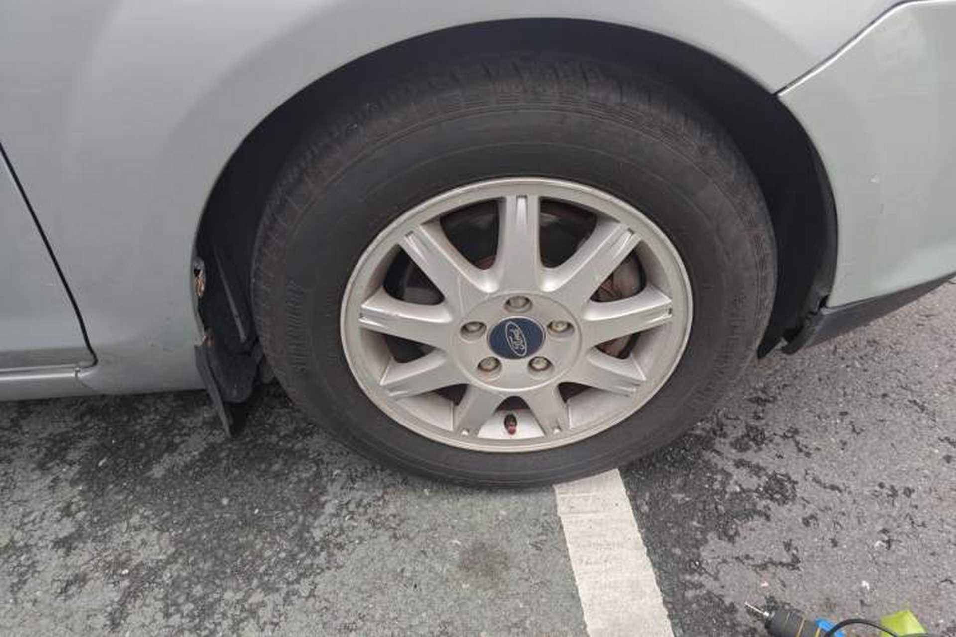 Used Ford Focus 2005 Sedan 1.8L Manual Classic Model Right Front Wheel Hub