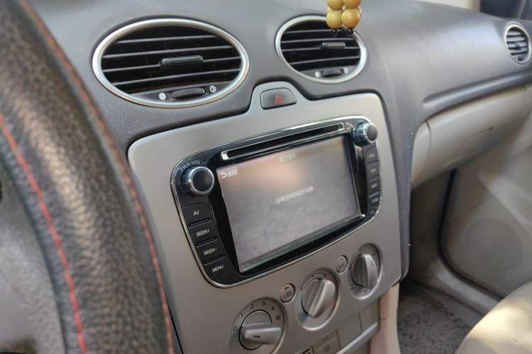 Used Ford Focus 2006 Hatchback 1.8L Automatic Fashion Edition Audio And AC Panel