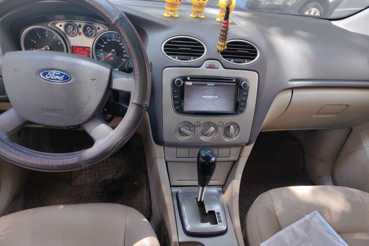 Used Ford Focus 2006 Hatchback 1.8L Automatic Fashion Edition Center Console