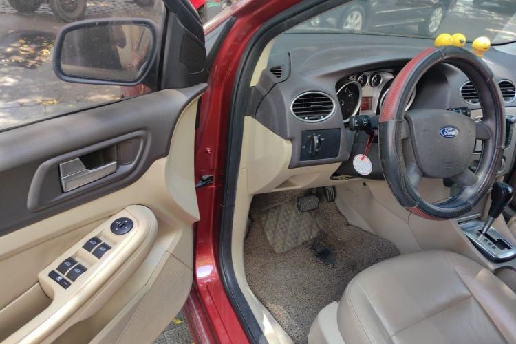 Used Ford Focus 2006 Hatchback 1.8L Automatic Fashion Edition Driver Seat