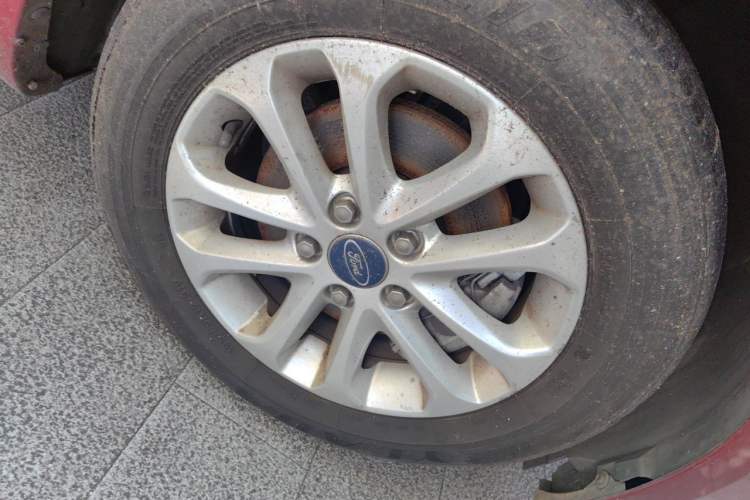 Used Ford Focus 2006 Hatchback 1.8L Automatic Fashion Edition Right Front Wheel Hub