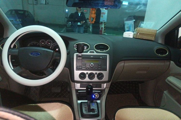 Used Ford Focus 2006 Hatchback 1.8L Automatic Fashion Edition Center Console