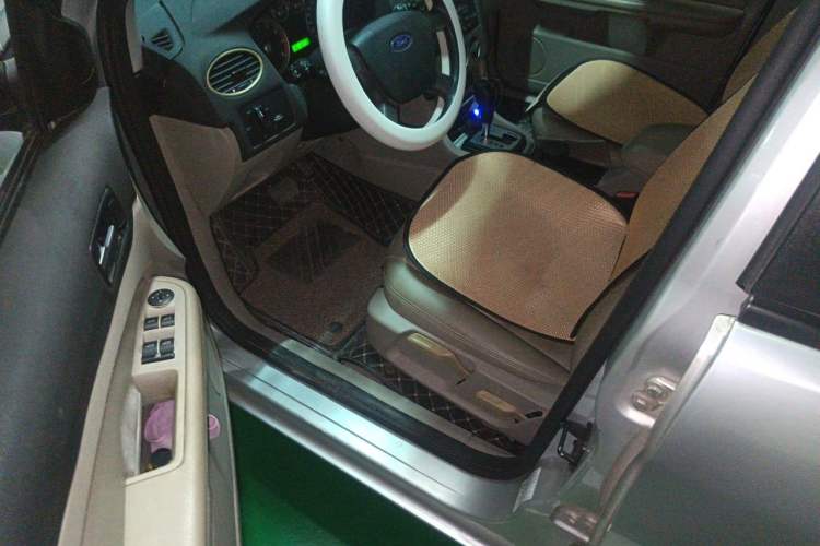 Used Ford Focus 2006 Hatchback 1.8L Automatic Fashion Edition Driver Seat