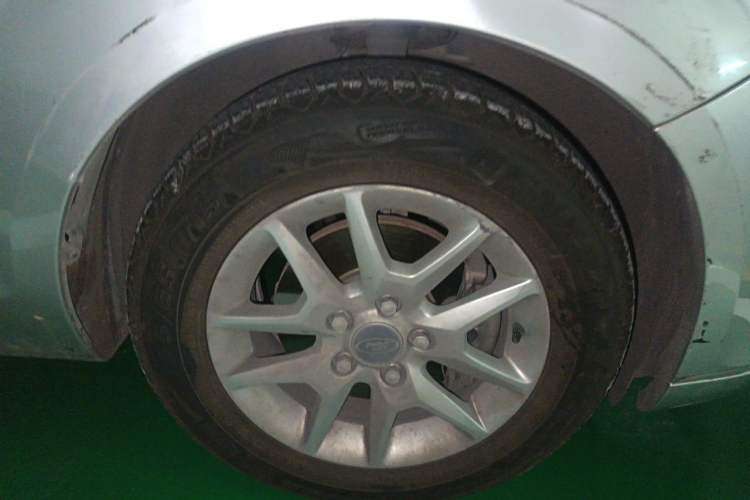 Used Ford Focus 2006 Hatchback 1.8L Automatic Fashion Edition Right Front Wheel Hub