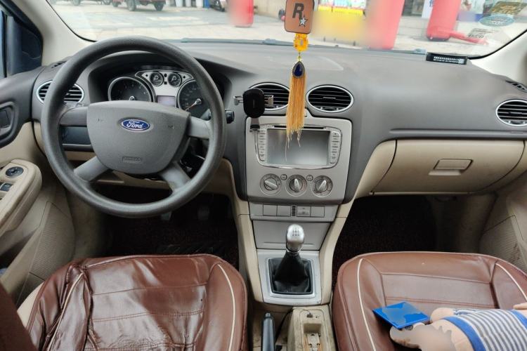 Used Ford Focus 2007 Sedan 1.8L Manual Comfort Model Center Console