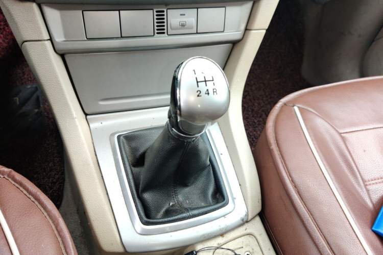 Used Ford Focus 2007 Sedan 1.8L Manual Comfort Model Gear Lever