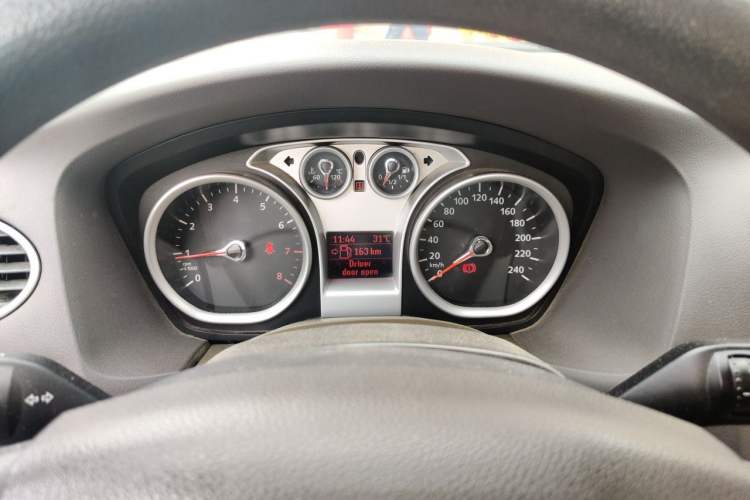Used Ford Focus 2007 Sedan 1.8L Manual Comfort Model Instrument Cluster