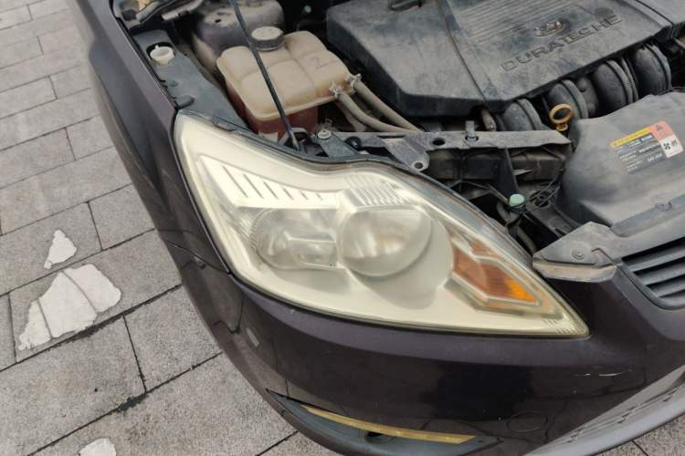 Used Ford Focus 2007 Sedan 1.8L Manual Comfort Model Right Front Headlight