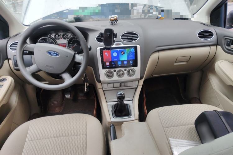 Used Ford Focus 2007 Sedan 1.8L Manual Comfort Model Center Console