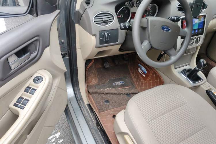 Used Ford Focus 2007 Sedan 1.8L Manual Comfort Model Driver Seat