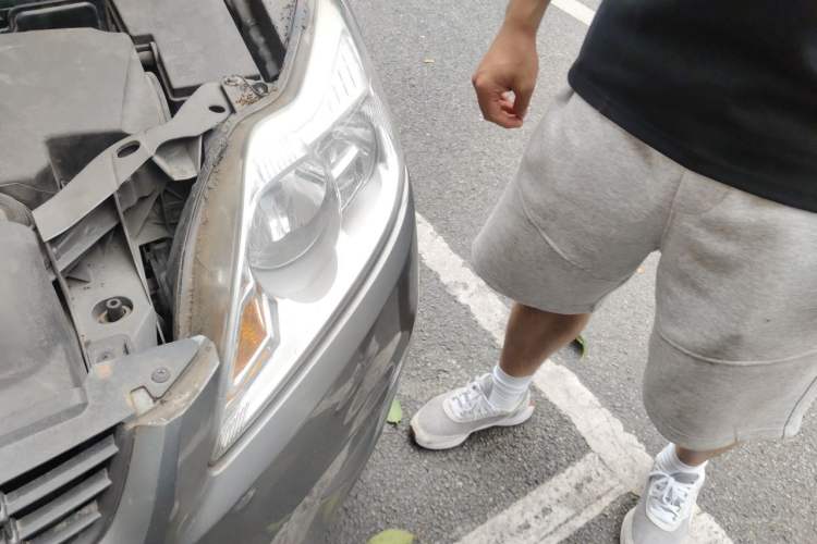 Used Ford Focus 2007 Sedan 1.8L Manual Comfort Model Engine Bay Left
