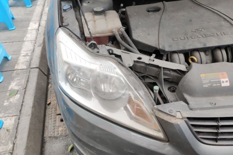 Used Ford Focus 2007 Sedan 1.8L Manual Comfort Model Engine Bay Right
