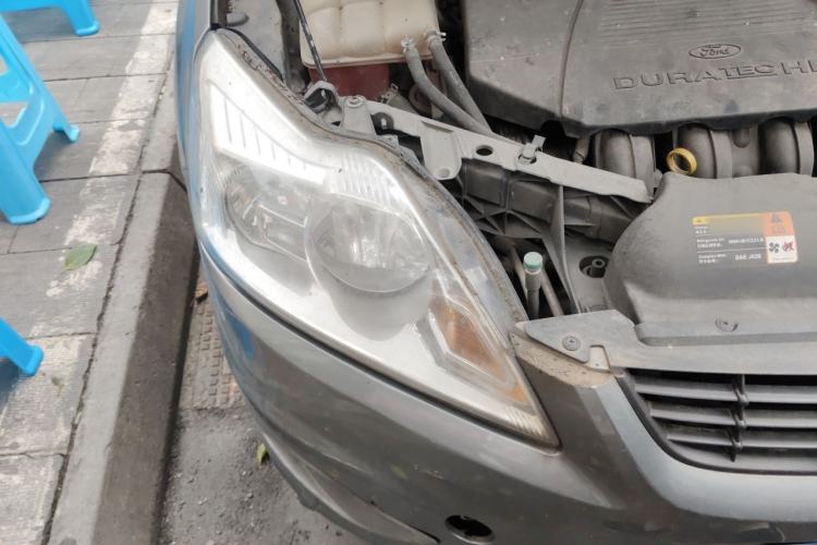 Used Ford Focus 2007 Sedan 1.8L Manual Comfort Model Right Front Headlight