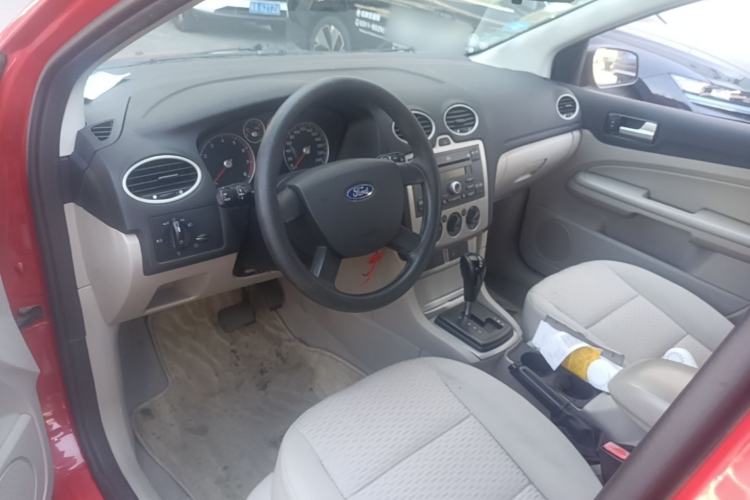 Used Ford Focus 2007 Sedan 1.8L Automatic Fashion Edition Center Console