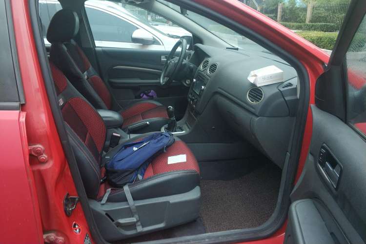 Used Ford Focus 2007 Hatchback 2.0L Manual Sport Edition Right Front Seat