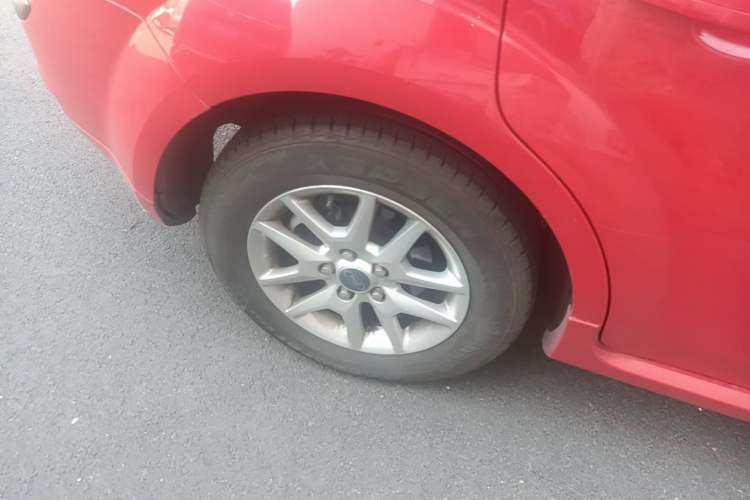 Used Ford Focus 2007 Sedan 1.8L Automatic Fashion Edition Right Front Wheel Hub
