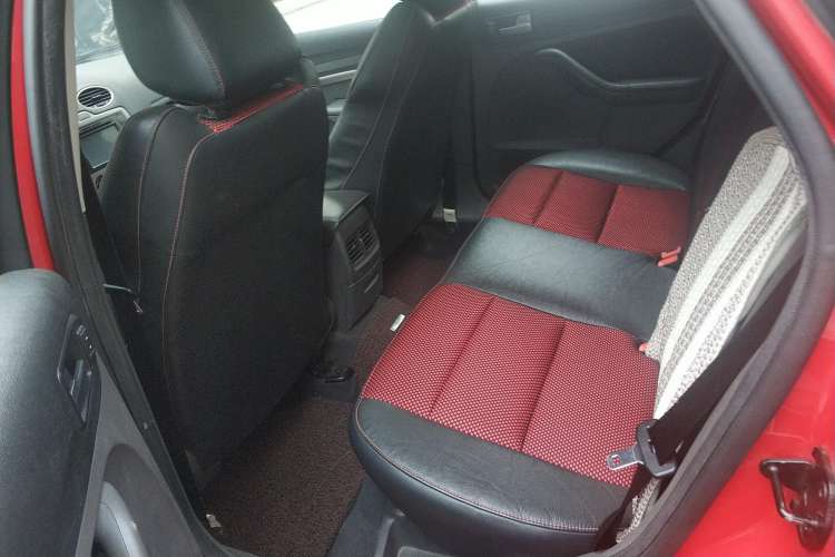 Used Ford Focus 2007 Hatchback 2.0L Manual Sport Edition Right Rear Seat