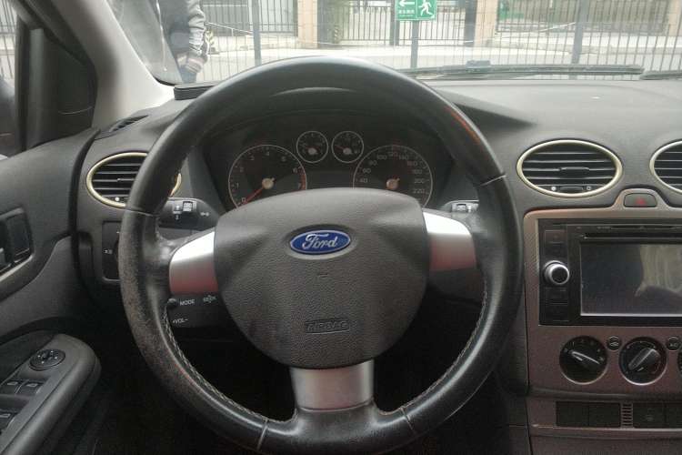 Used Ford Focus 2007 Hatchback 2.0L Manual Sport Edition Steering Wheel