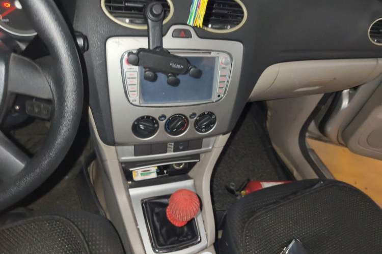 Used Ford Focus 2007 Sedan 1.8L Manual Comfort Model Audio And AC Panel